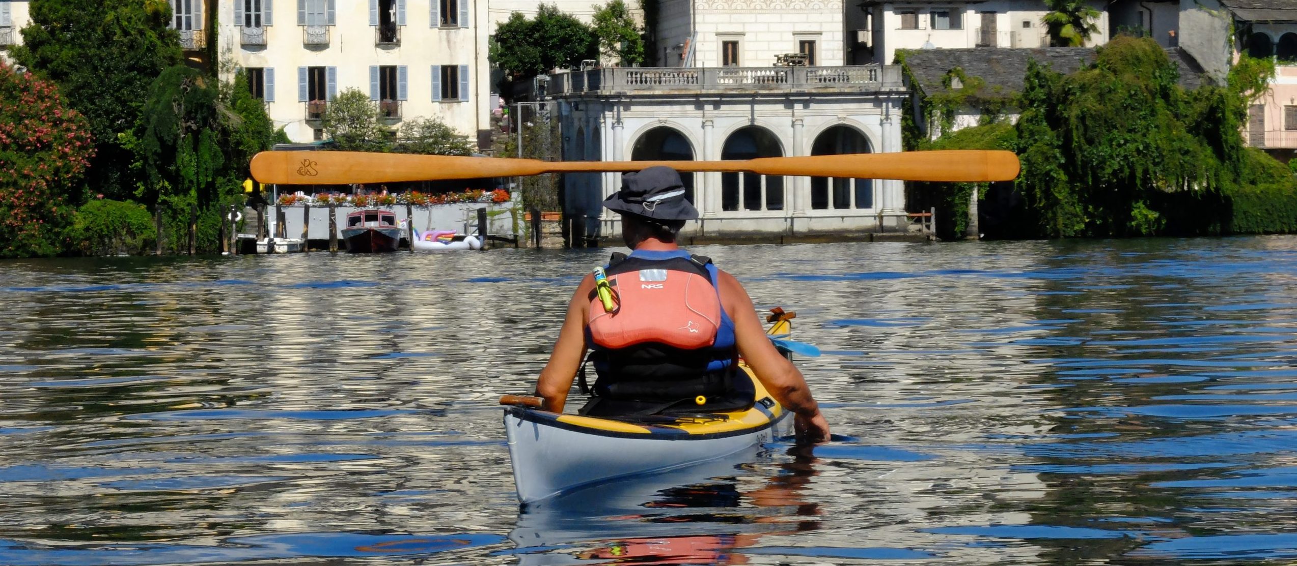 regala una esperienza in kayak